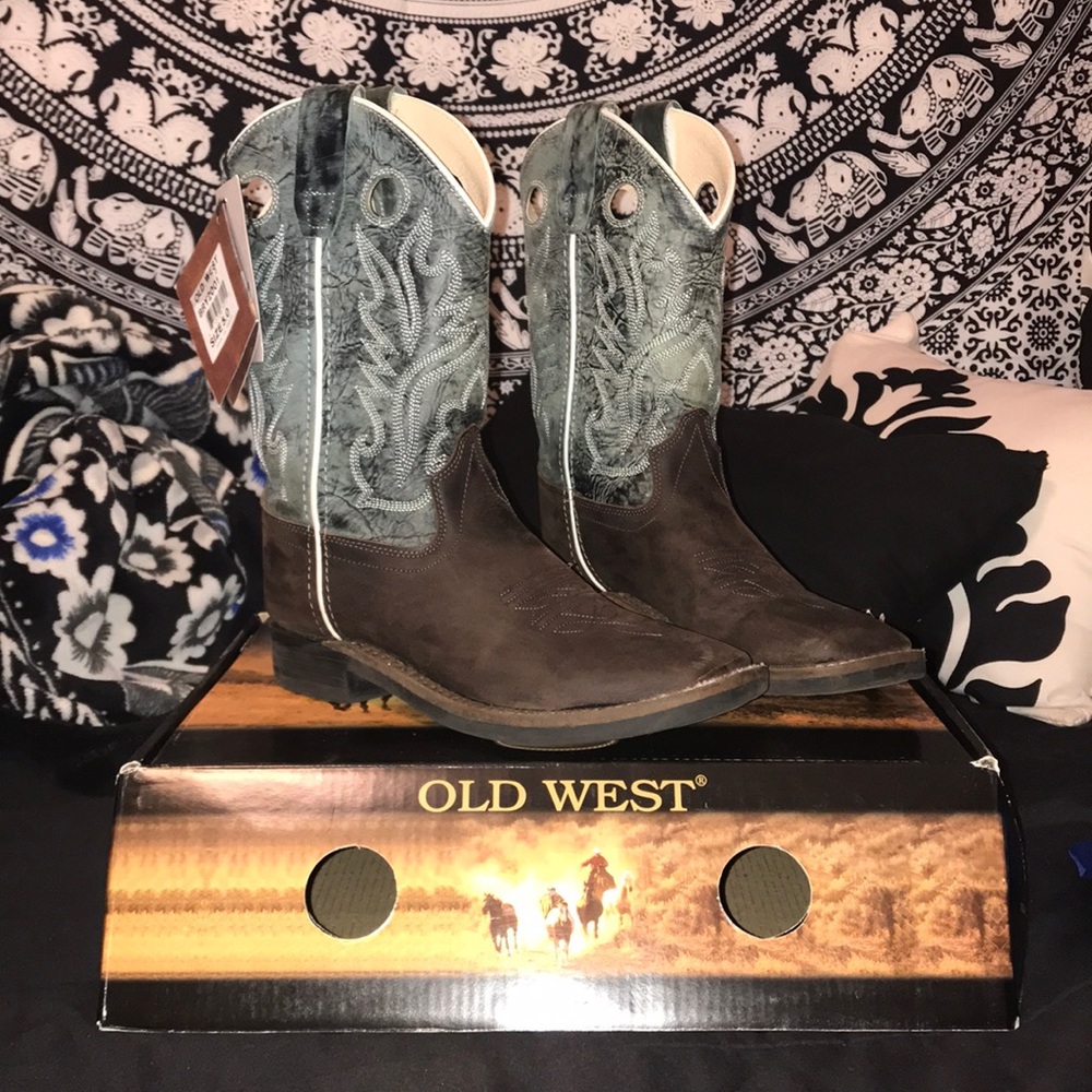 almost brand new boys cowbody boots